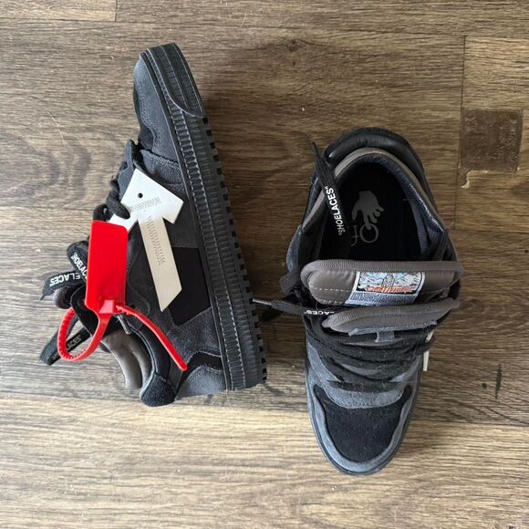 Off-white 'Floating Arrow' Grey and Black Trainers 38 - Picture 4 of 5